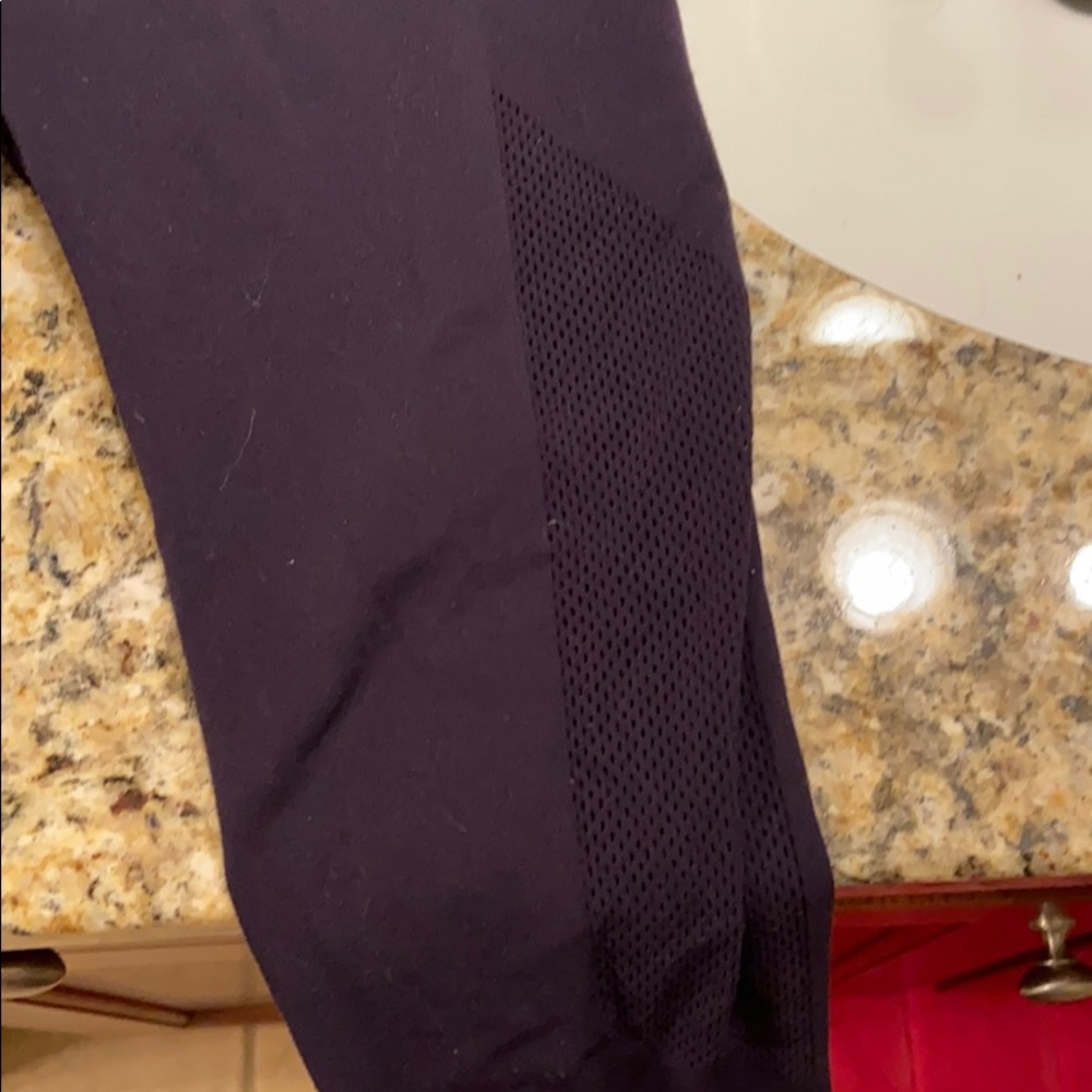 LULULEMON reveal crop leggings size 6